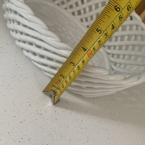 BEAUTIFUL VINTAGE ITALIAN MADE PORCELAIN BASKET SIGNED - Picture 7 of 11